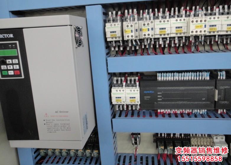 車床控制柜.jpg 三門(mén)峽變頻器 變頻器 第1張 車床控制柜.jpg 三門(mén)峽變頻器 變頻器 第1張